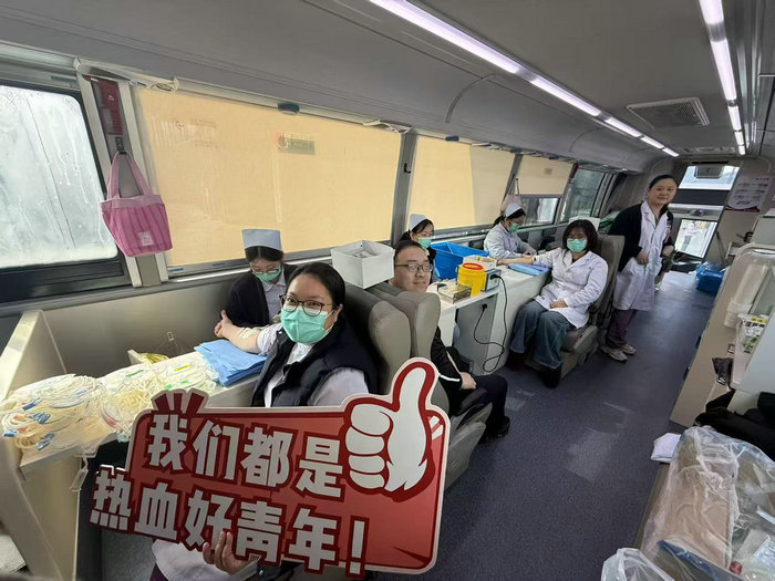 彰显公益担当 我院举办“迎新春”义诊及献血活动3.jpg