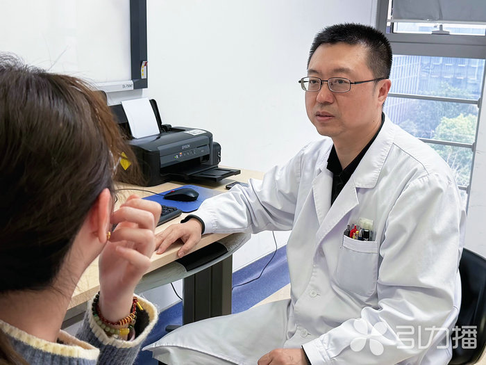 苏州日报社·引力播：17岁少女打耳洞感染 险失耳廓成“菜花耳”