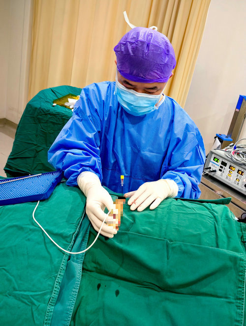 糖尿病人双脚似蚁爬 我院微创手术解烦忧.jpg