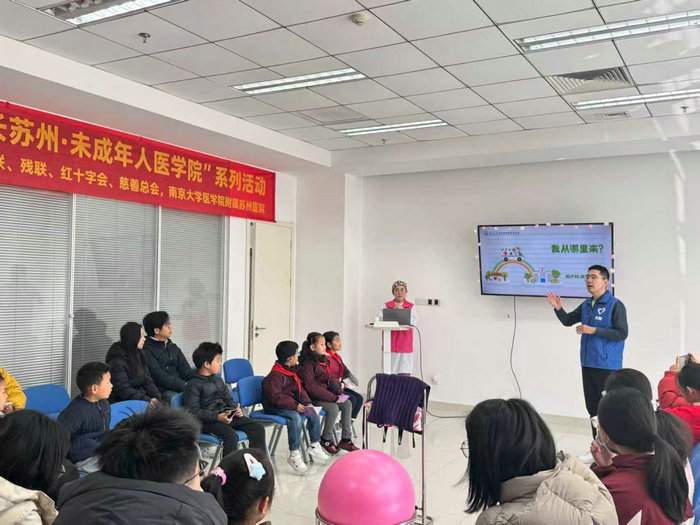 “新生课堂”暖心开讲 40名儿童共探生命奥秘2.jpg