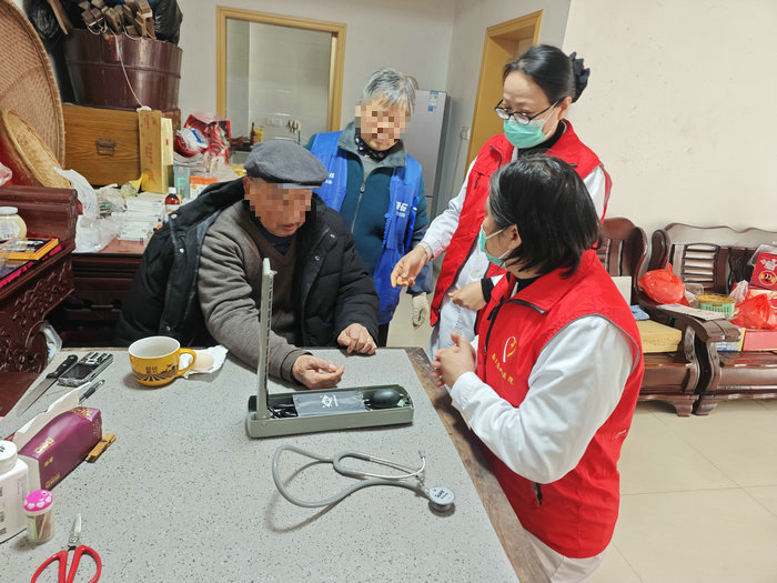 拥军爱民送健康 南大苏州医院深化社区服务2.jpg