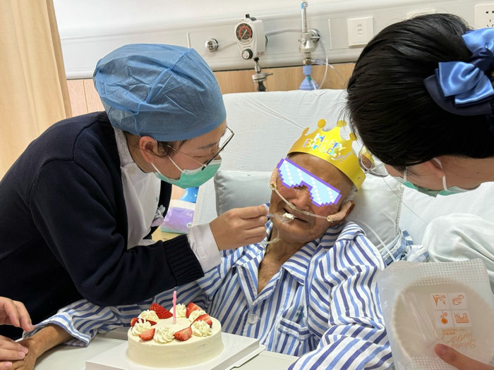 病房里的生日歌：一场医患之间的温情治愈2.jpg