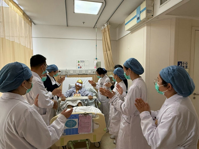 病房里的生日歌：一场医患之间的温情治愈