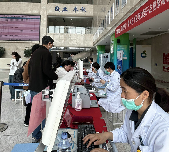 “科学减重 健康同行” 我院开展减重义诊 为市民科学减重2.jpg