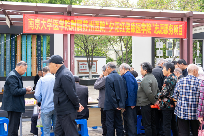 党建引领深入“健康档案管理”我院义诊筛查培训走进华通一区2.jpg 党建引领深入“健康档案管理”我院义诊筛查培训走进华通一区2.jpg