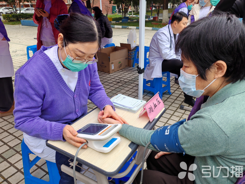 苏州日报社·引力播：苏州好人护士长，高铁上又救人了！