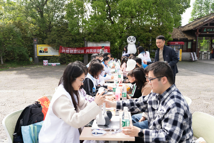 全方位守护健康防线 我院开展太湖湿地公园义诊、健步走以及罕见疑难肿瘤专场义诊3.jpg