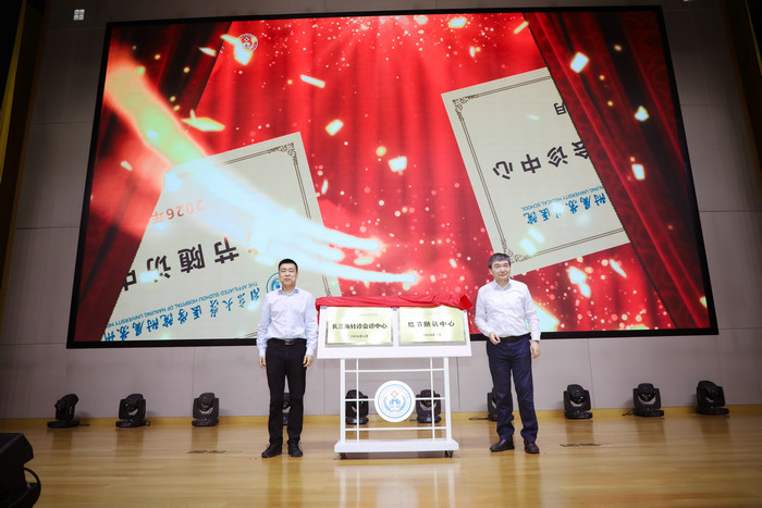 十周年 我院高质量发展学术周开幕 举办大型惠民义诊3.jpg 十周年 我院高质量发展学术周开幕 举办大型惠民义诊3.jpg