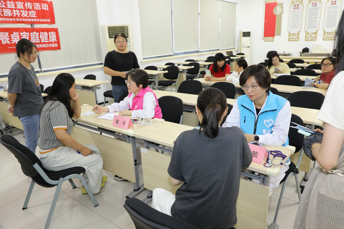 我院与龙景医社深度共建推进妇幼关爱2.jpg 我院与龙景医社深度共建推进妇幼关爱2.jpg
