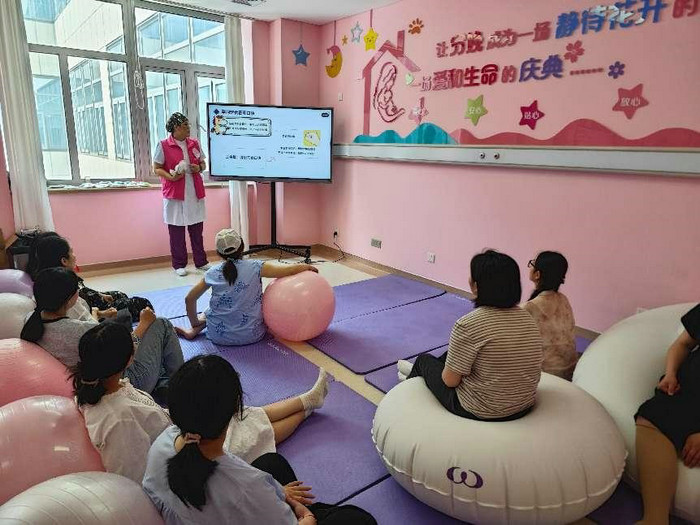 我院开展520母乳喂养宣传日暨建院10周年母婴健康主题活动2.jpg 我院开展520母乳喂养宣传日暨建院10周年母婴健康主题活动2.jpg