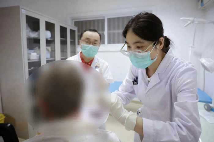 梅尼埃病合并血管搏动性耳鸣  我院成功开展联合手术解烦忧