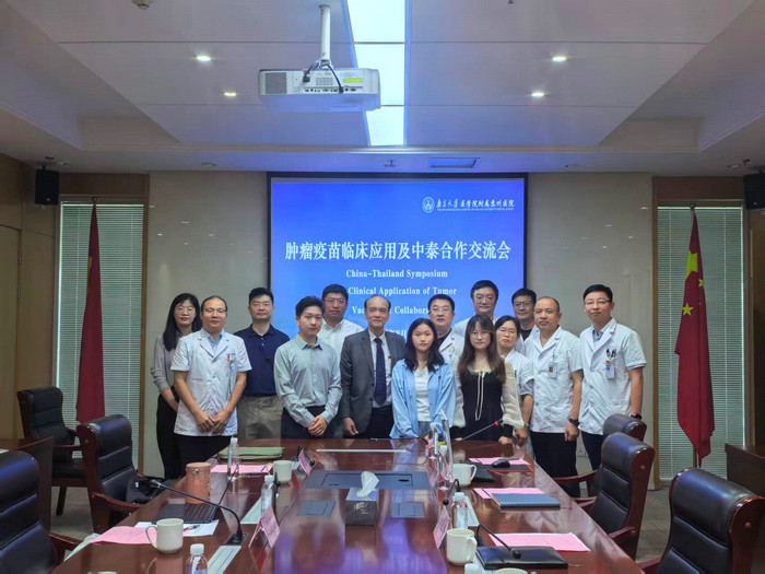 我院与泰国Piyavate Hospital举行肿瘤疫苗临床应用及中泰合作交流会.jpg 我院与泰国Piyavate Hospital举行肿瘤疫苗临床应用及中泰合作交流会.jpg