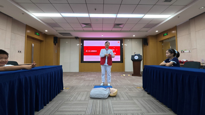 我院开展2026年中国医师节系列市民医学体验活动4.jpg 我院开展2026年中国医师节系列市民医学体验活动4.jpg