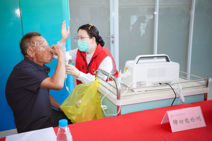 “铸魂强基 德高技精”我院举办第九个中国医师节大型义诊活动4.jpg “铸魂强基 德高技精”我院举办第九个中国医师节大型义诊活动4.jpg