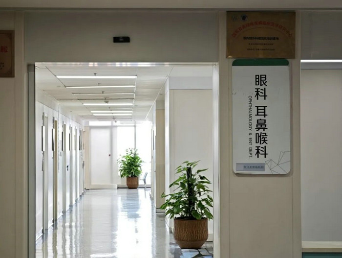 不慎咽下鸡骨哽咽难忍 我院巧手取出食管异物2.jpg