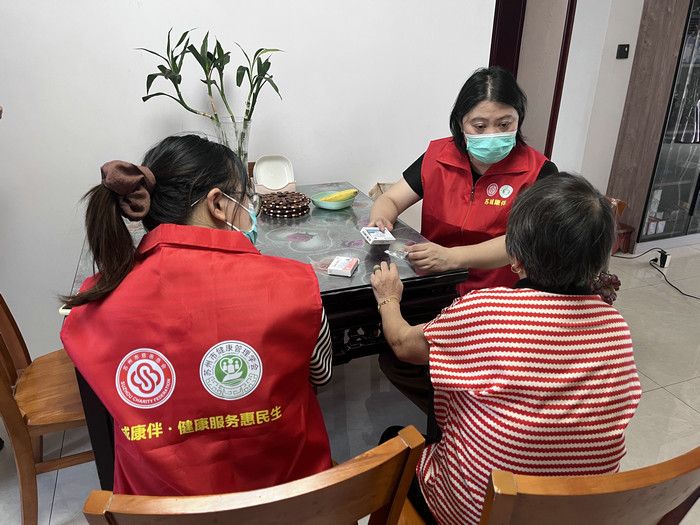 苏城康伴·健康服务惠民生——我院老年健康关爱行动走进通安、东渚2.jpg