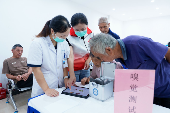 早筛早干预 守护脑健康——我院“世界阿尔茨海默病日”主题活动走进三山岛2.jpg 早筛早干预 守护脑健康——我院“世界阿尔茨海默病日”主题活动走进三山岛2.jpg