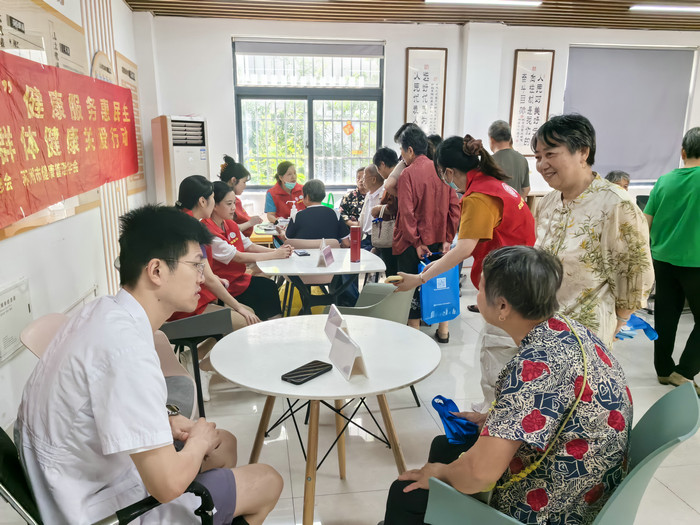 精准对接老年健康需求 我院“苏城康伴”老年关爱行动走进社区筑牢居家健康防线